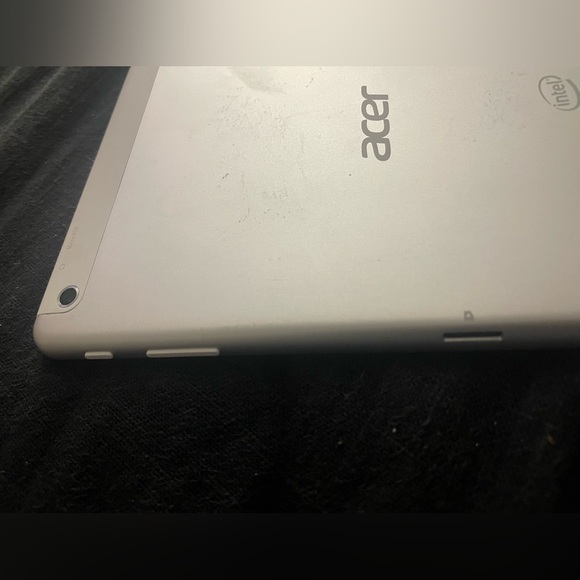 Acer Iconia A1-830 Model A1311 - Picture 2 of 6